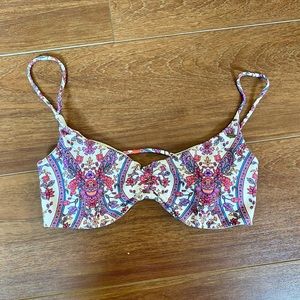 O’Neill Floral/ Paisley Bikini Top Size M